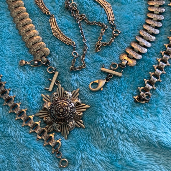 CAbi Trinity necklace EUC - Picture 2 of 7